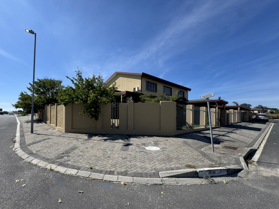 6 Bedroom Property for Sale in Haasendal Western Cape
